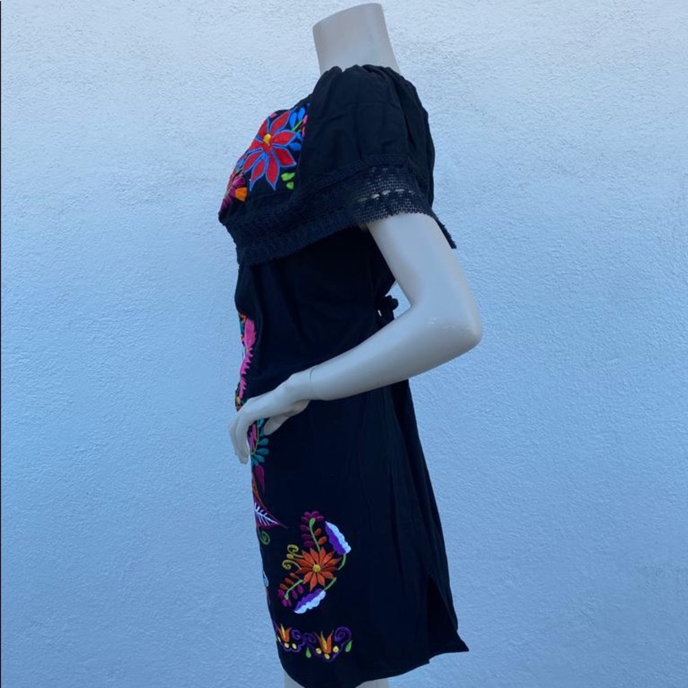 Mexican Peasant Off Shoulder Embroidered Dress - Picture 5 of 7
